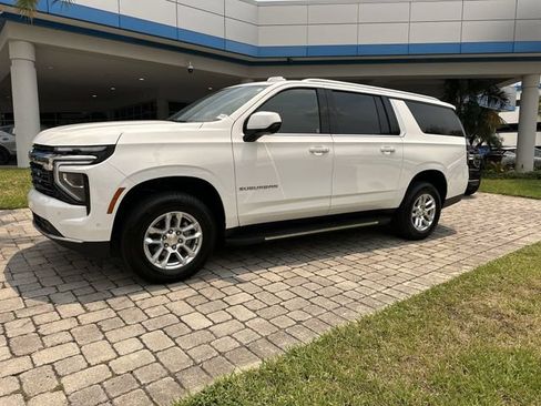 Used 2026 Chevrolet Suburban LS RWD image 31