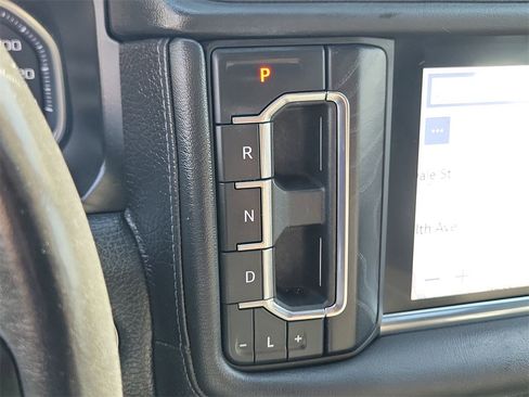 Used 2021 GMC Yukon XL Denali image 16