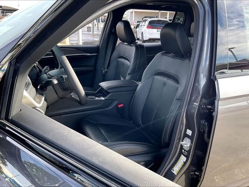 New 2025 Jeep Grand Cherokee L Limited image 9