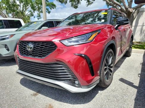 Used 2023 Toyota Highlander XSE image 2