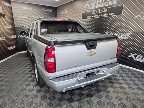 Used 2011 Chevrolet Avalanche LTZ RWD image 10