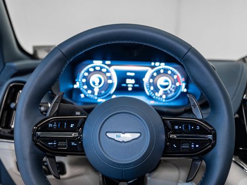 Used 2025 Aston Martin DBX 707 image 11