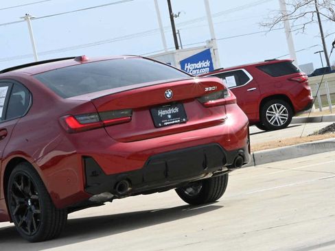 Used 2026 BMW 330i Sedan w/ M Sport Package RWD image 5