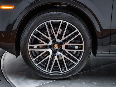 Certified 2026 Porsche Cayenne Coupe AWD/4WD image 10