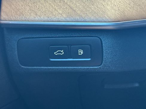 Certified 2025 Volvo XC90 T8 Plus w/ Protection Package Premier AWD/4WD image 33