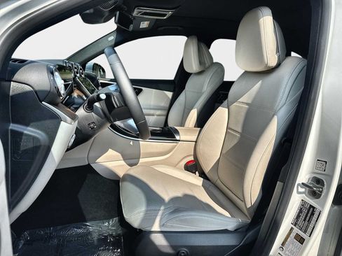 Used 2026 Mercedes-Benz GLC 300 image 11