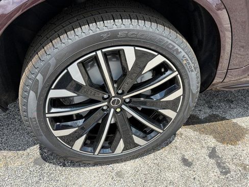 New 2025 Volvo XC90 T8 Plus w/ Protection Package Premier image 4