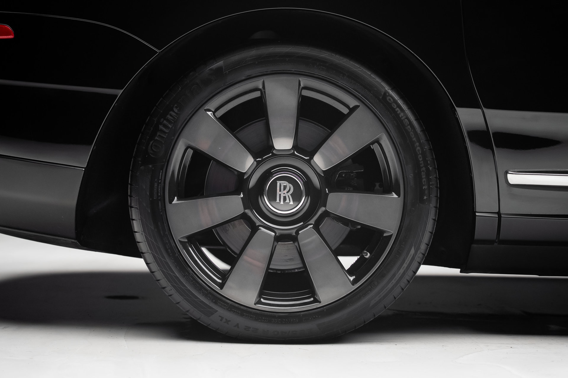 Used 2022 Rolls-Royce Cullinan w/ Technology Package AWD/4WD image 38