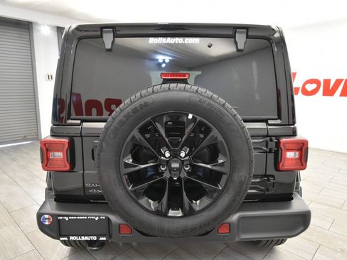 Used 2025 Jeep Wrangler Unlimited Sahara w/ Safety Group image 4