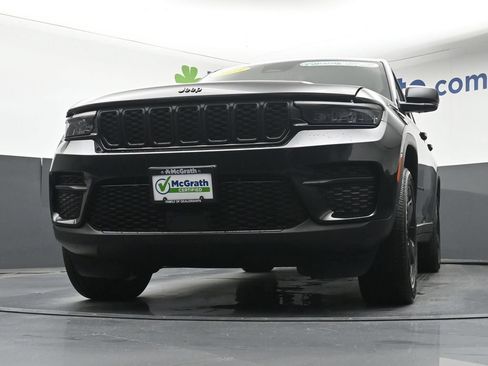 Used 2023 Jeep Grand Cherokee Altitude AWD/4WD image 7