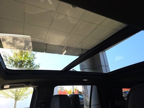 Used 2024 Chevrolet Tahoe High Country image 31