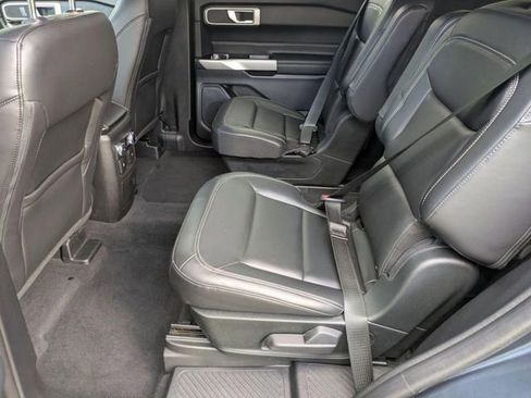 Used 2022 Ford Explorer XLT w/ Equipment Group 202A AWD/4WD image 29