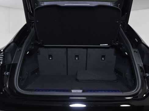 New 2026 Porsche Macan Electric image 25