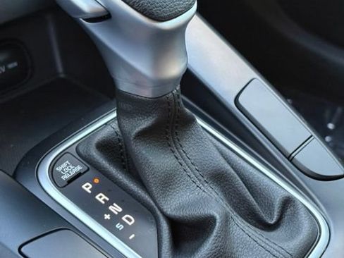 Used 2025 Kia Soul LX w/ LX Technology Package FWD image 22
