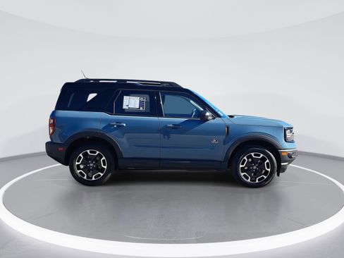 Used 2022 Ford Bronco Sport Outer Banks w/ Tech Package image 2