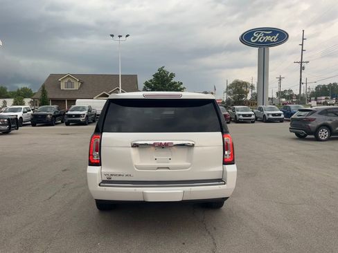 Used 2020 GMC Yukon XL Denali w/ Denali Premium Package AWD/4WD image 6