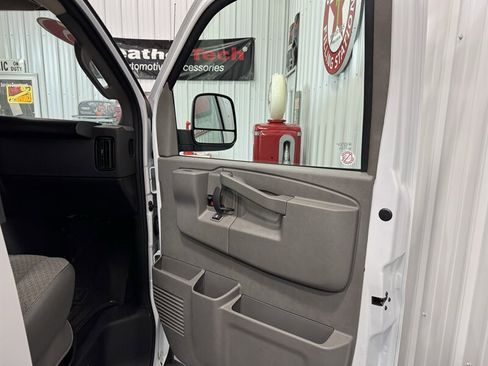 Used 2025 Chevrolet Express 3500 LT w/ LT Preferred Equipment Group RWD image 26