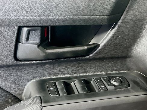 Used 2025 Toyota Tacoma SR image 16