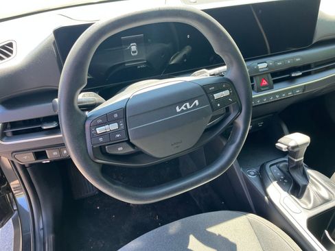 Used 2025 Kia K4 FWD image 27