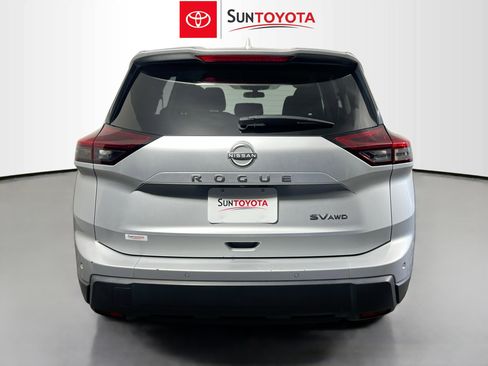 Used 2024 Nissan Rogue SV image 5