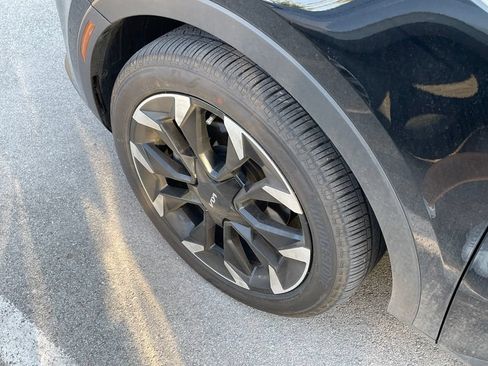 Certified 2025 Kia Sorento SX FWD image 5