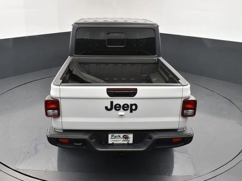 New 2025 Jeep Gladiator Sport image 17