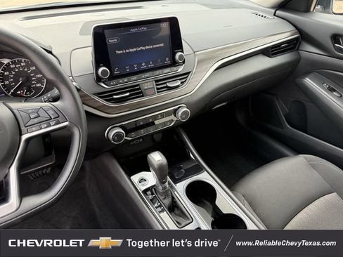 Used 2024 Nissan Altima 2.5 SV FWD image 18