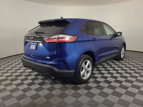 Used 2020 Ford Edge SE image 3