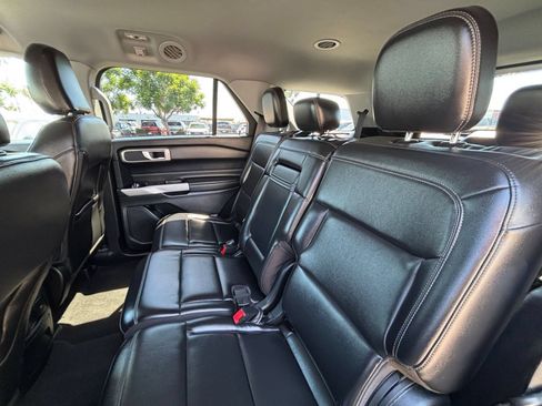Used 2024 Ford Explorer XLT w/ Equipment Group 202A RWD image 23