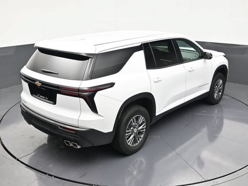 Used 2024 Chevrolet Traverse LS FWD image 16