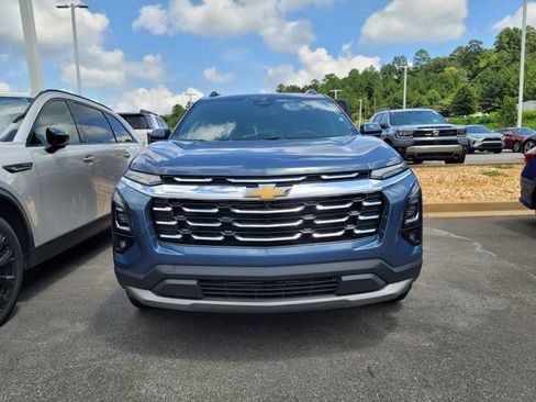 Used 2025 Chevrolet Equinox LT w/ Convenience Package II AWD/4WD image 2