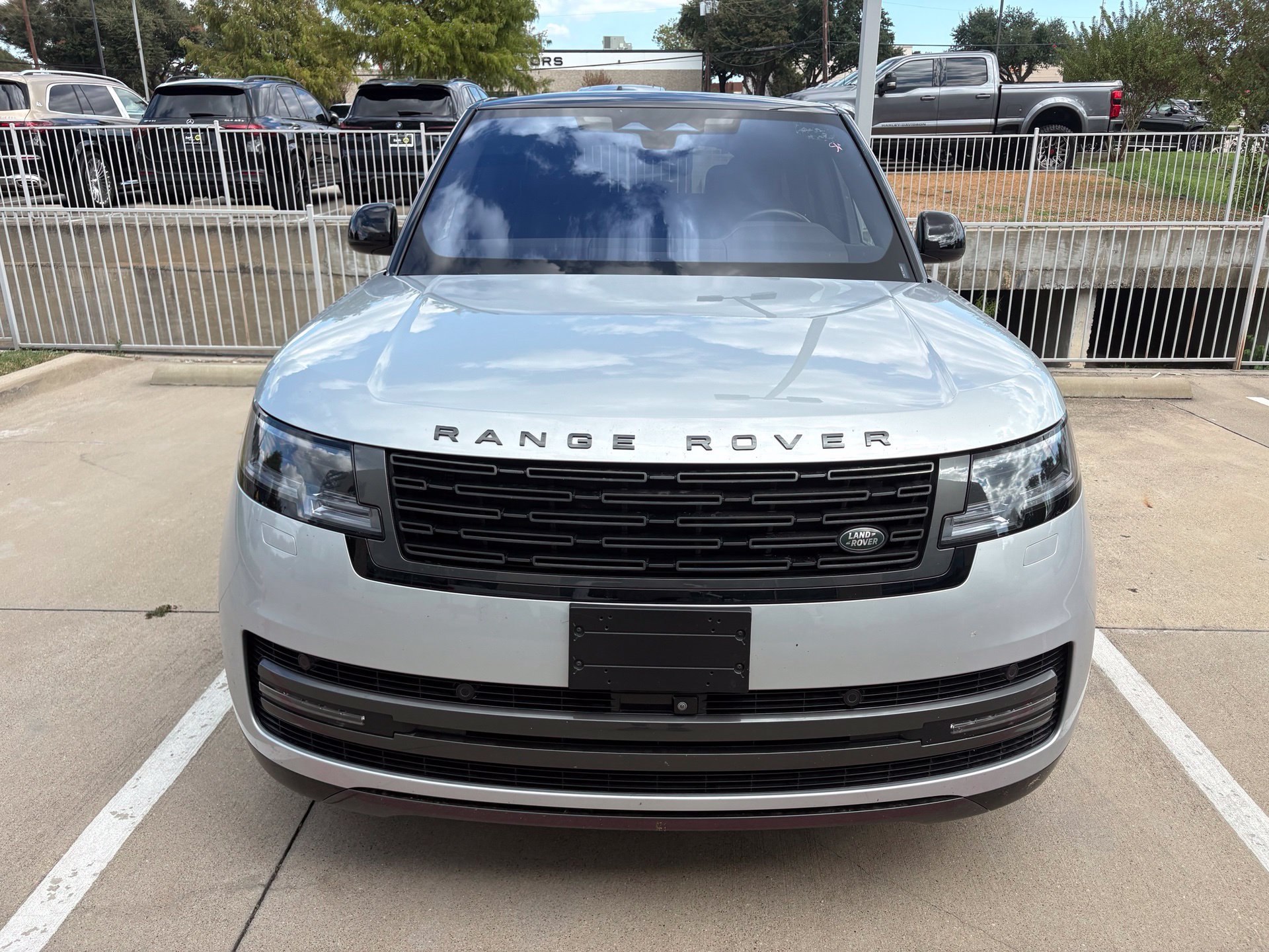 Used 2023 Land Rover Range Rover SE AWD/4WD image 2
