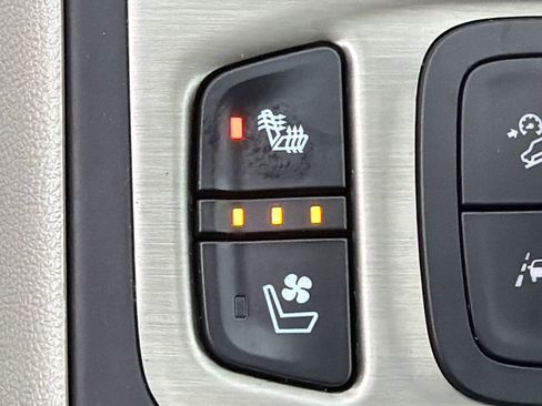 Used 2024 GMC Terrain Denali w/ Denali Premium Package image 31