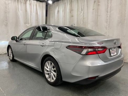 Used 2022 Toyota Camry LE FWD image 5