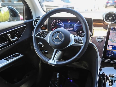 Used 2025 Mercedes-Benz GLC 350e 4MATIC image 13