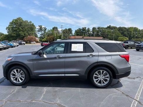 Certified 2023 Ford Explorer XLT w/ Equipment Group 202A RWD image 4