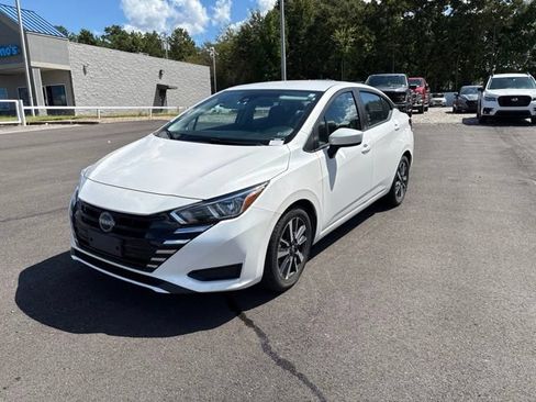 Used 2024 Nissan Versa SV FWD image 3