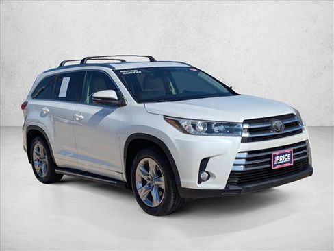 Used 2017 Toyota Highlander Limited image 3