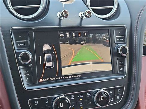 Used 2018 Bentley Bentayga Activity image 14