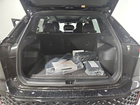 New 2026 Volkswagen Tiguan SE R-Line FWD image 21