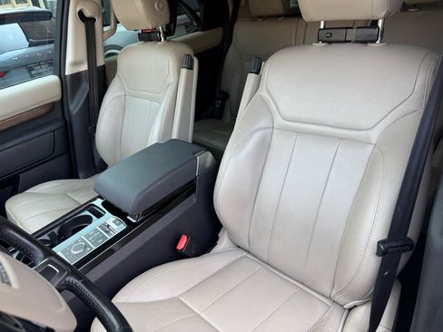 Used 2019 Land Rover Discovery HSE AWD/4WD image 6