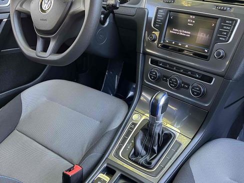 Used 2016 Volkswagen e-Golf SE w/ DC Fast Charging Package image 35