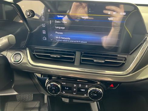 New 2026 Chevrolet Trax ACTIV w/ Sunroof Package FWD image 17