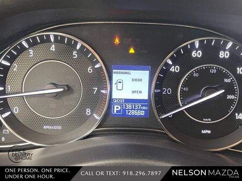 Used 2017 Nissan Armada Platinum w/ Interior Lighting Package image 26