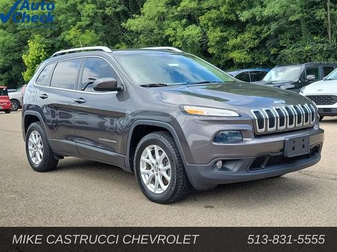 Used 2017 Jeep Cherokee Latitude w/ Cold Weather Group AWD/4WD image 7