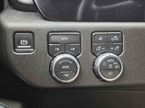 Used 2025 GMC Sierra 1500 SLT image 24