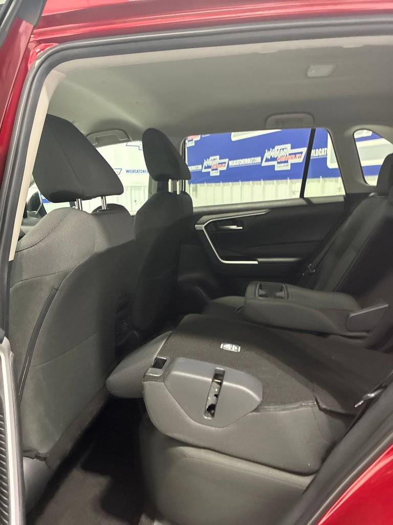 Used 2025 Toyota RAV4 XLE AWD/4WD image 31