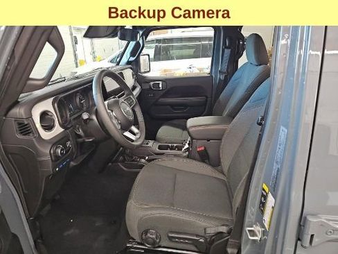 Used 2025 Jeep Wrangler Unlimited Sahara AWD/4WD image 10