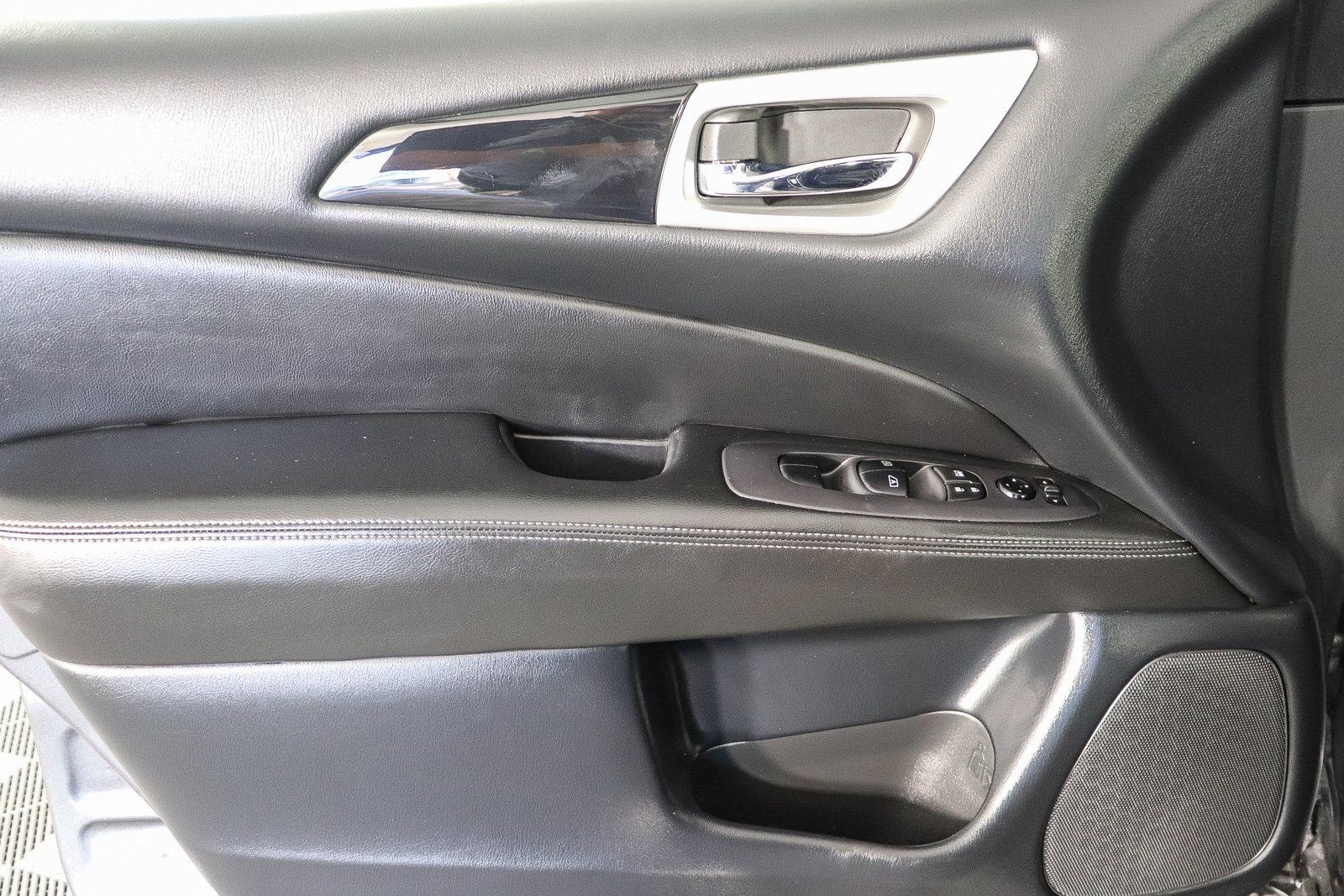 Used 2020 Nissan Pathfinder SV FWD image 22