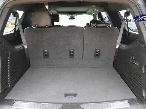 Used 2024 Chevrolet Suburban Premier w/ Premium Package AWD/4WD image 10